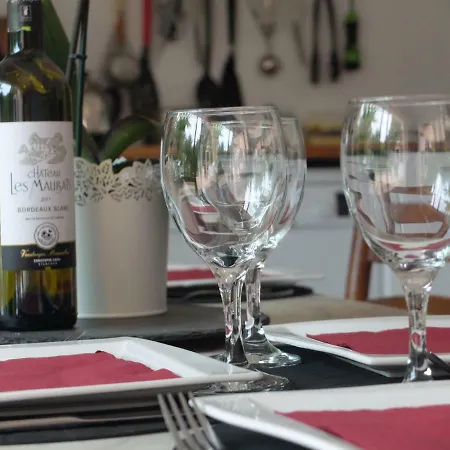 Charmante Echoppe Pres De Bordeaux بيت للعطل إيزين